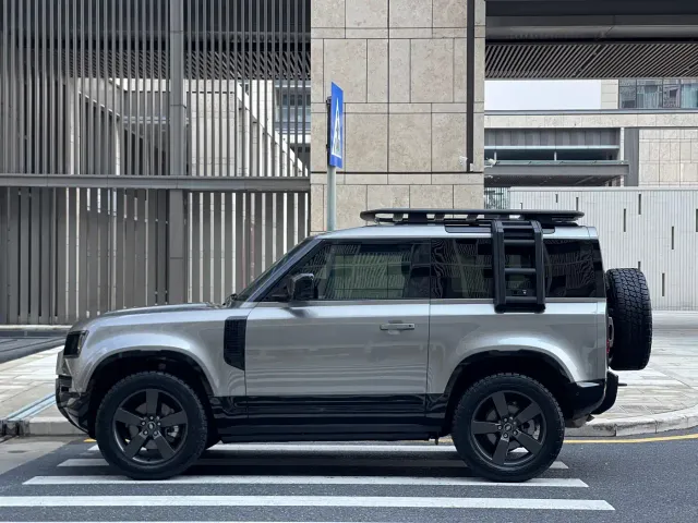 Land Rover Defender — Фото автомобиля 4