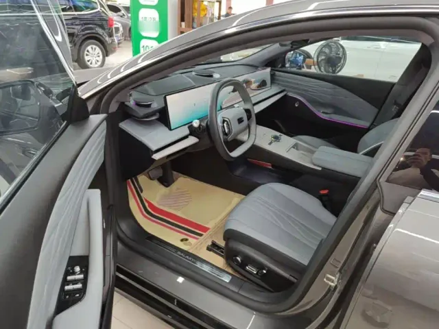 Geely Galaxy E8 — Фото автомобиля 15