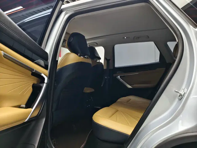 Geely Boyue L — Фото автомобиля 7