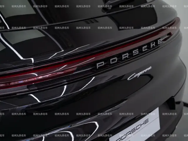 Porsche Cayenne — Фото автомобиля 11