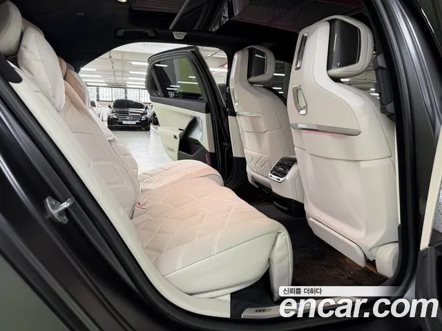 BMW i7 G70 — Фото автомобиля 13