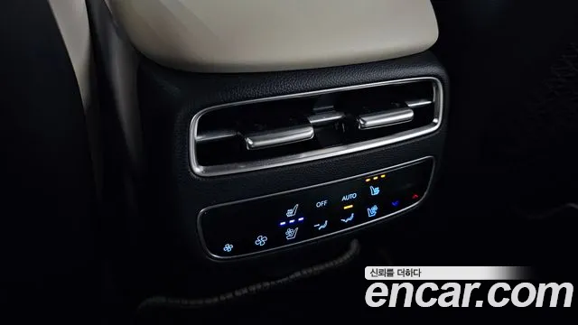 Genesis GV70 — Фото автомобиля 15