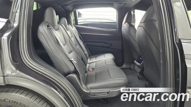 Tesla Model X — Фото автомобиля 17