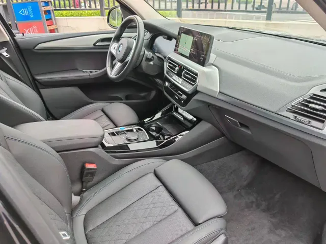 BMW iX3 — Фото автомобиля 17