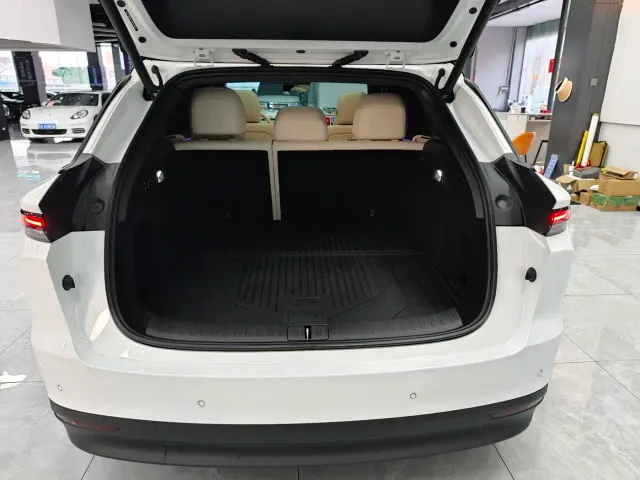 Li Auto i6 — Фото автомобиля 10