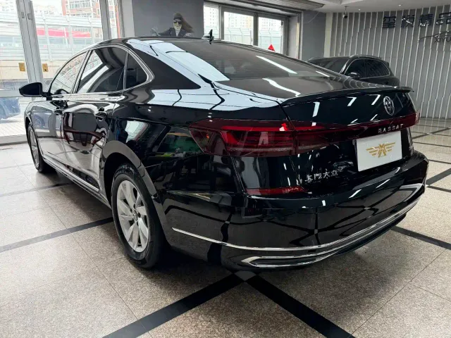 Volkswagen Passat — Фото автомобиля 3