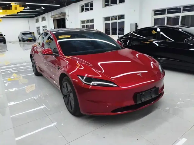 Tesla Model 3 — Фото автомобиля 3