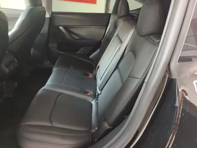 Tesla Model Y — Фото автомобиля 16