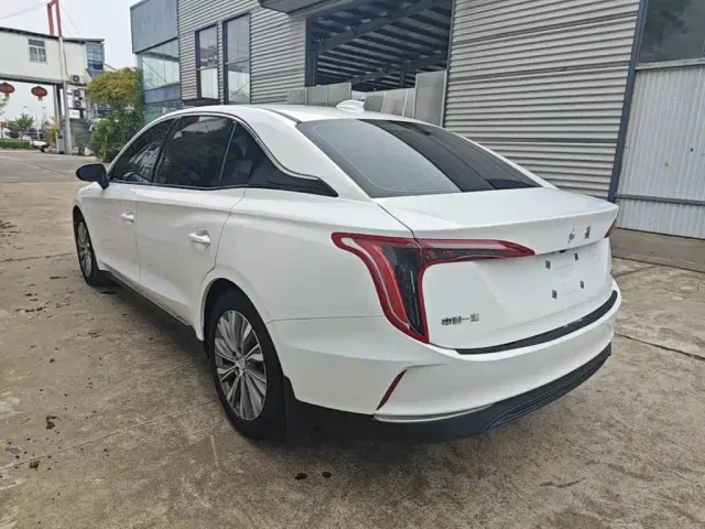 Hongqi E-QM5 — Фото автомобиля 4