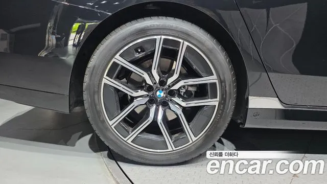 BMW 7-Series 7 серия (G70) 740i xDrive M Sport — Фото автомобиля 5