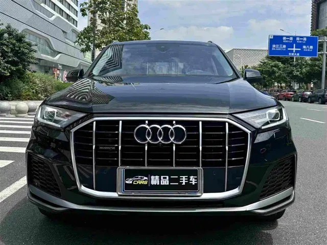 Audi Q7 — Фото автомобиля 2