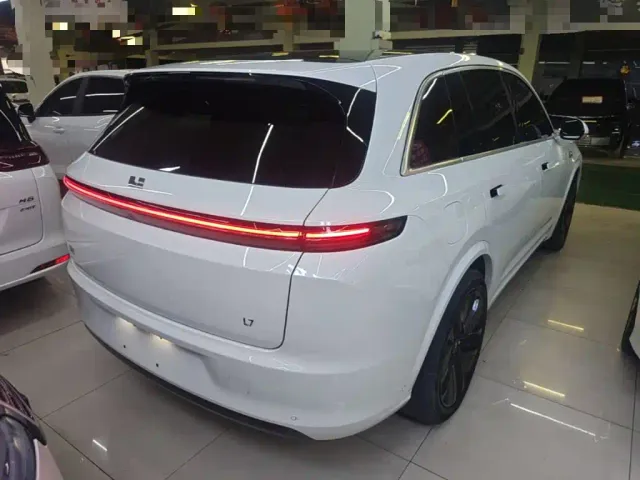 Li Auto L7 — Фото автомобиля 4