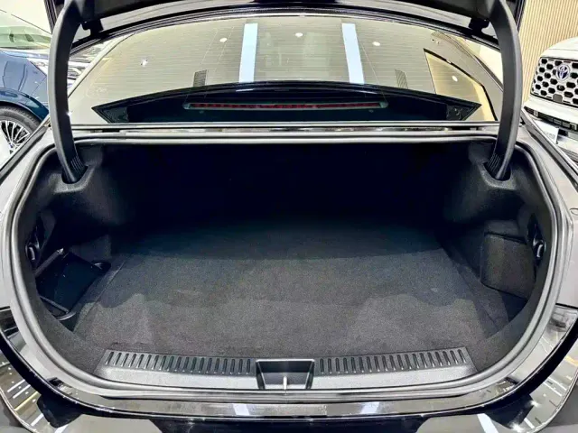 Mercedes-Benz E-Class — Фото автомобиля 12