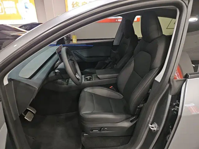 Tesla Model Y — Фото автомобиля 14