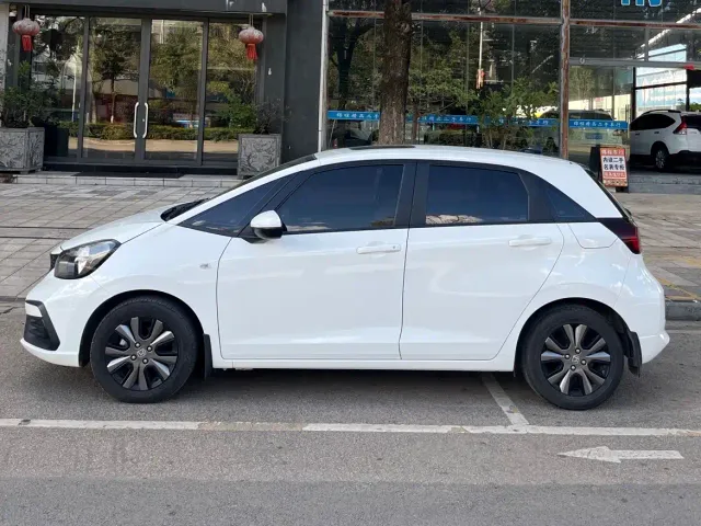 Honda Fit — Фото автомобиля 3