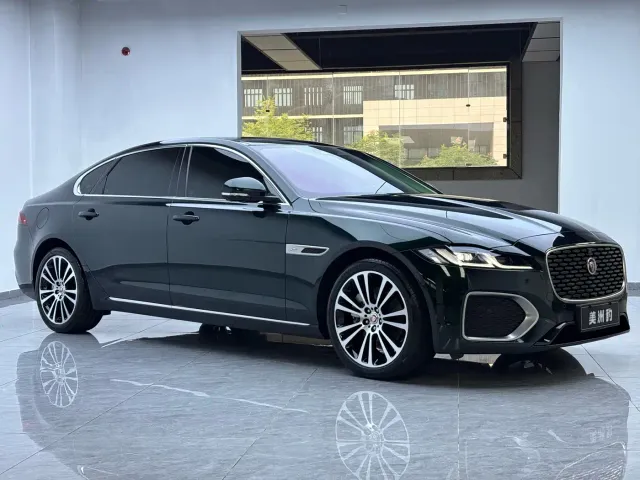Jaguar XFL — Фото автомобиля 3