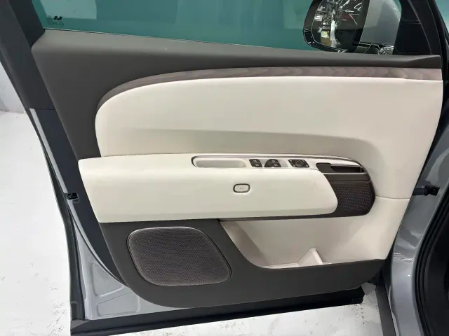 Li Auto Li L8 — Фото автомобиля 4