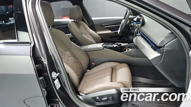 BMW 5 Series G60 — Фото автомобиля 15