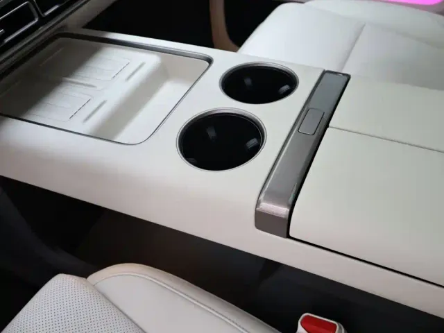 Li Auto MEGA — Фото автомобиля 12