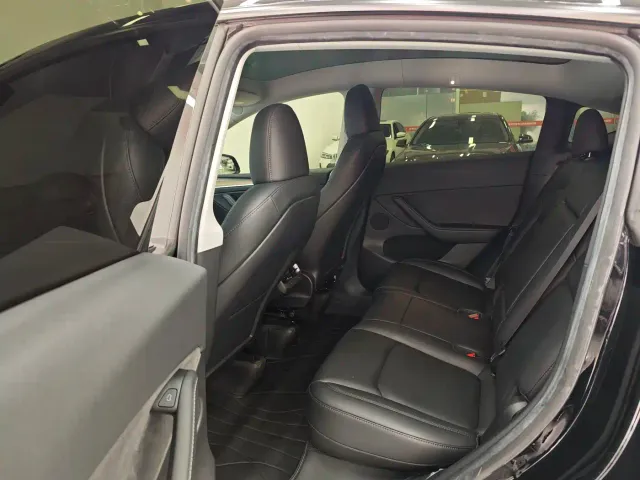 Tesla Model Y — Фото автомобиля 13