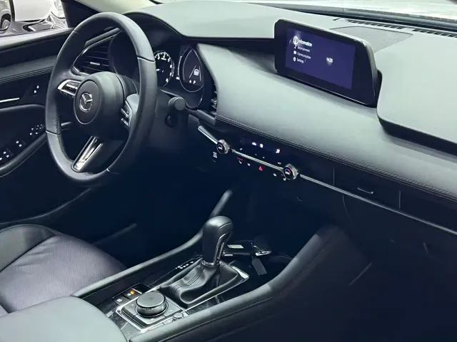Mazda Axela — Фото автомобиля 21