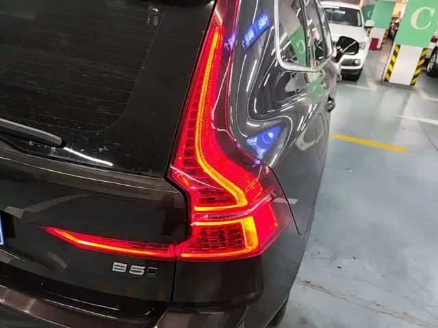 Volvo XC60 — Фото автомобиля 7