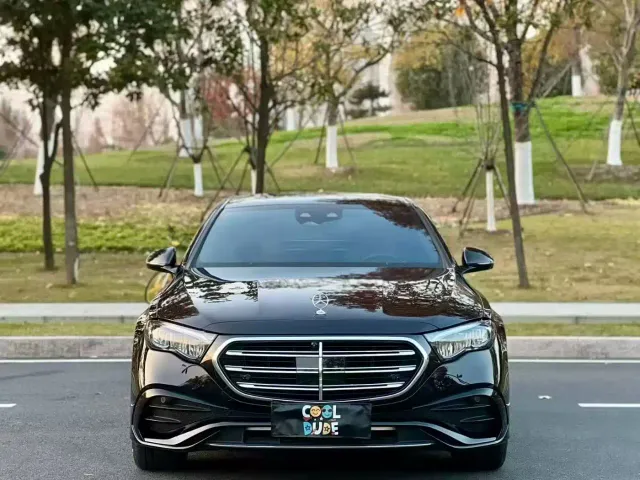 Фотография автомобиля — Mercedes-Benz E-Class