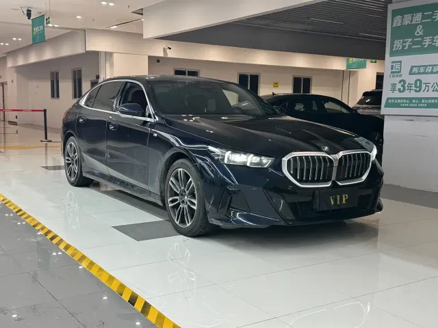 BMW 5 Series — Фото автомобиля 3