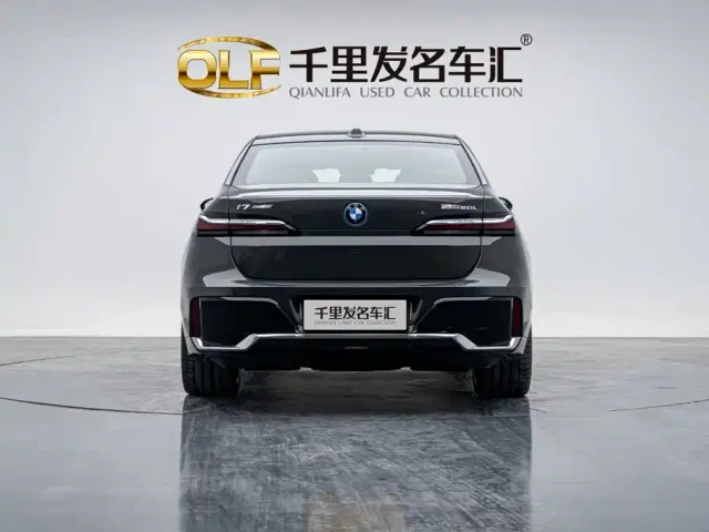 BMW i7 — Фото автомобиля 3