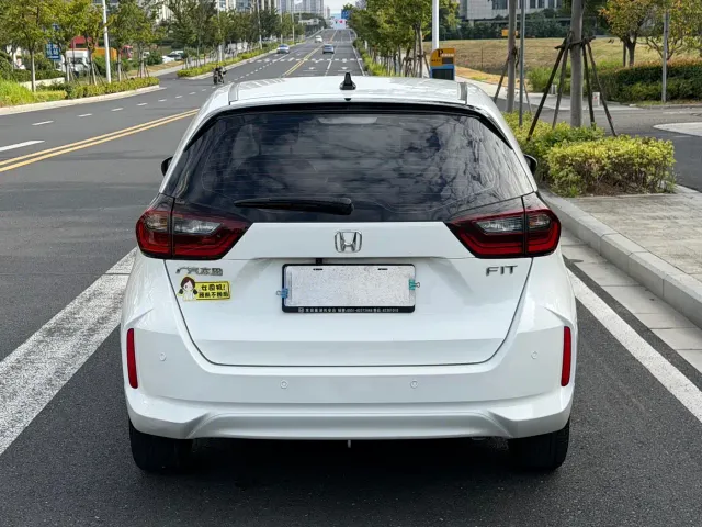 Honda Fit — Фото автомобиля 5