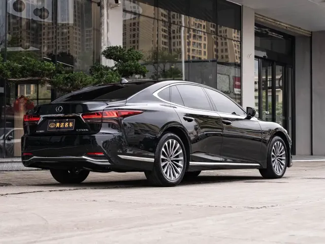 Lexus LS — Фото автомобиля 3