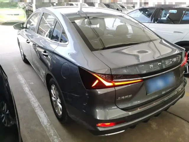 Roewe i5 — Фото автомобиля 4