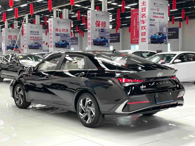 Hyundai Elantra — Фото автомобиля 12