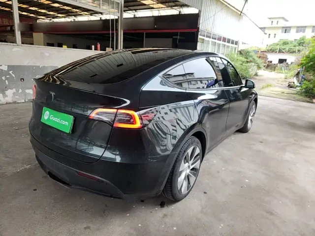 Tesla Model Y — Фото автомобиля 6