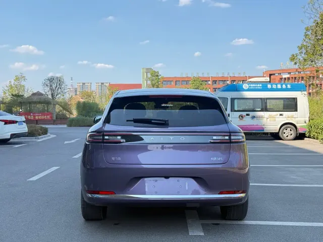 Aito M5 — Фото автомобиля 11