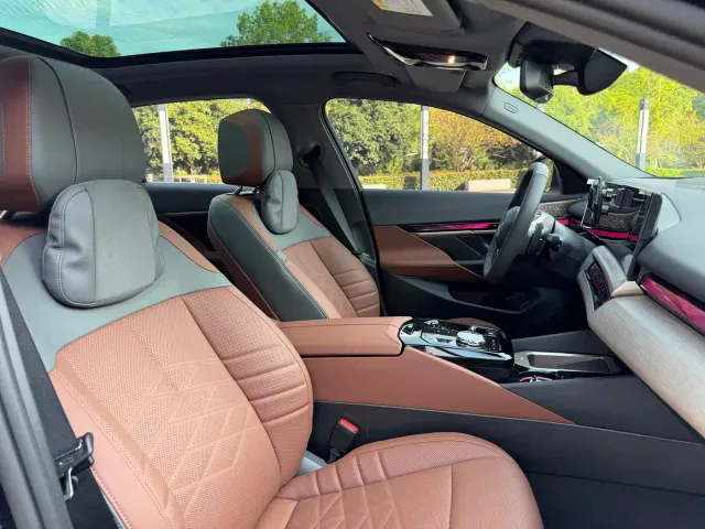 BMW 5 Series — Фото автомобиля 11