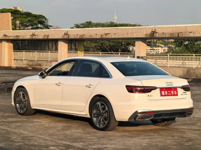 Audi A4L — Фото автомобиля 13
