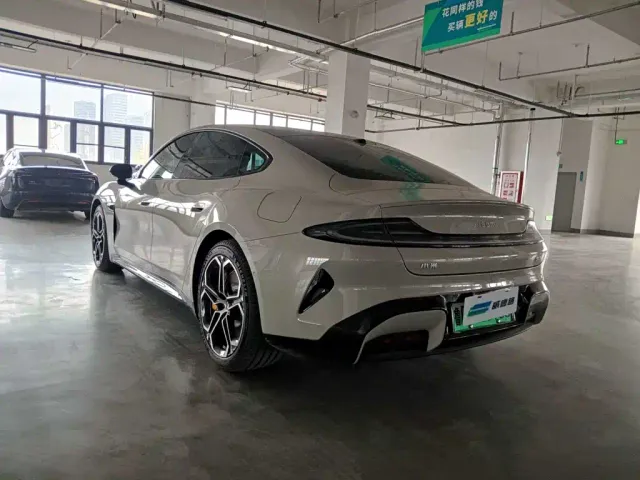 Xiaomi SU7 — Фото автомобиля 4