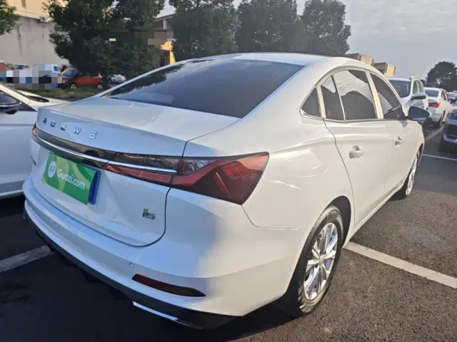 Roewe i5 — Фото автомобиля 6
