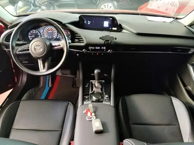 Mazda Axela — Фото автомобиля 9