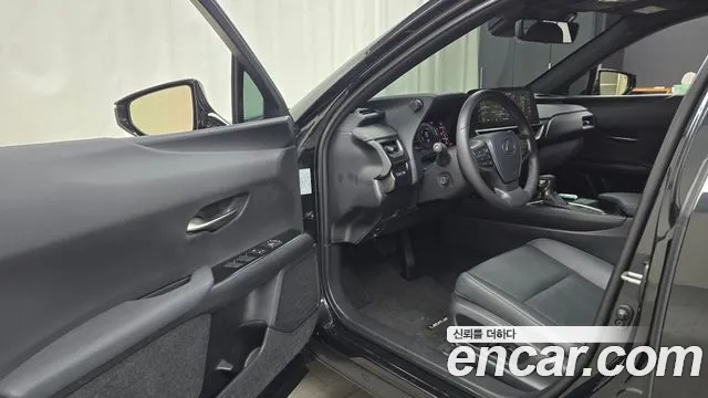 Lexus UX — Фото автомобиля 10