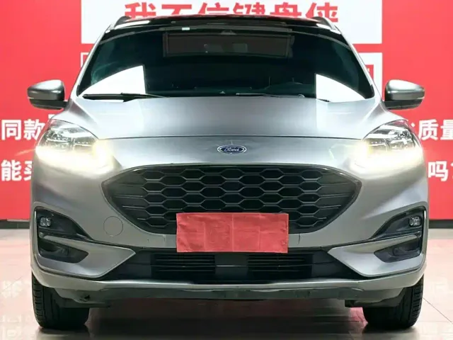 Ford Escape — Фото автомобиля 3