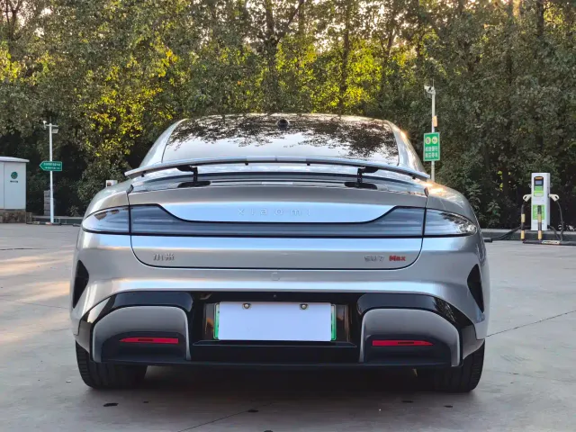 Xiaomi SU7 — Фото автомобиля 16