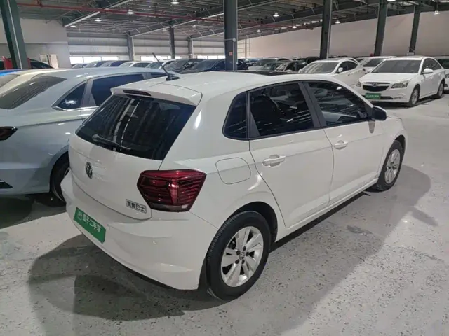 Volkswagen Polo — Фото автомобиля 7