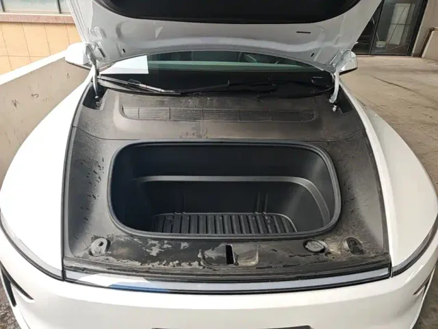 Tesla Model Y — Фото автомобиля 19