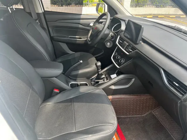 Wuling Hongguang S3 — Фото автомобиля 7