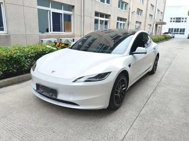 Фотография автомобиля — Tesla Model 3