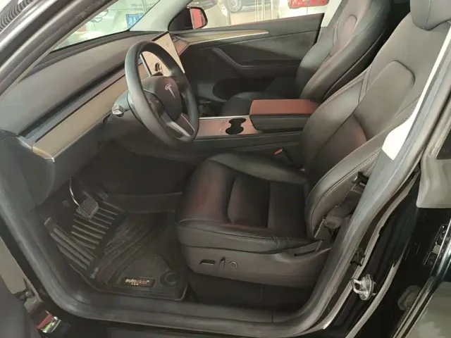 Tesla Model Y — Фото автомобиля 14
