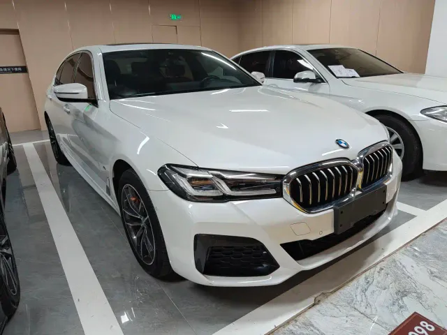 BMW 5 Series — Фото автомобиля 3