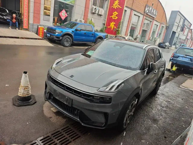 Фотография автомобиля — Lynk & Co 06